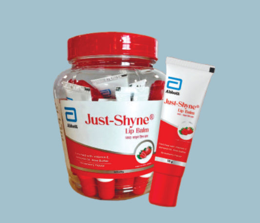 Just - Shyne Dudak Balsamı (Çilek Aromalı) (10g) (E Vitamini, Badem Yağı, Aloe Yağı ile Zenginleştirilmiş) Abbott'tan